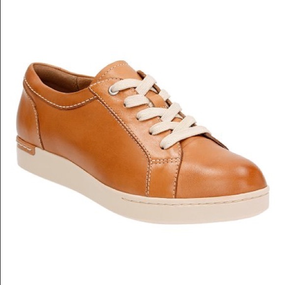 beige clarks